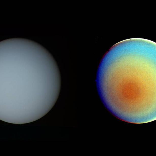 Der Uranus in Echtfarbe (li.) und in Falschfarbe (re.) - hier sieht man den sonnenzugewandten Pol des Planeten