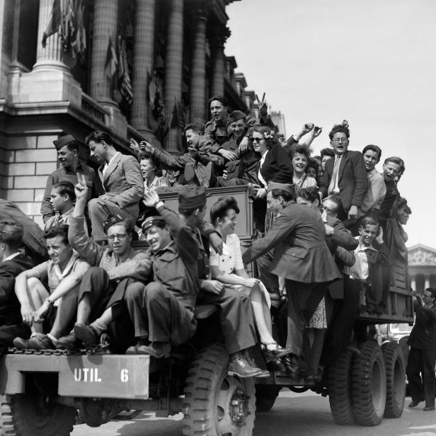 FILES-WW2-LIBERATION-PARIS-CAPITULATION