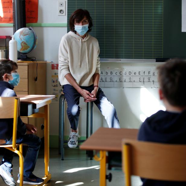 Schule in Frankreich: Ein Neunjähriger ist in Frankreich an einer seltenen entzündlichen Erkrankung gestorben.