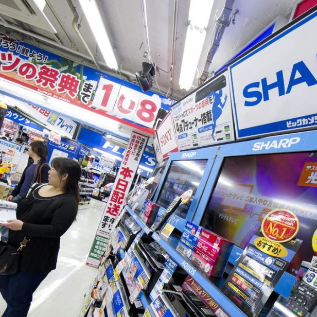 Sharp-Fernseher in einem Elektronikgeschäft in Tokio