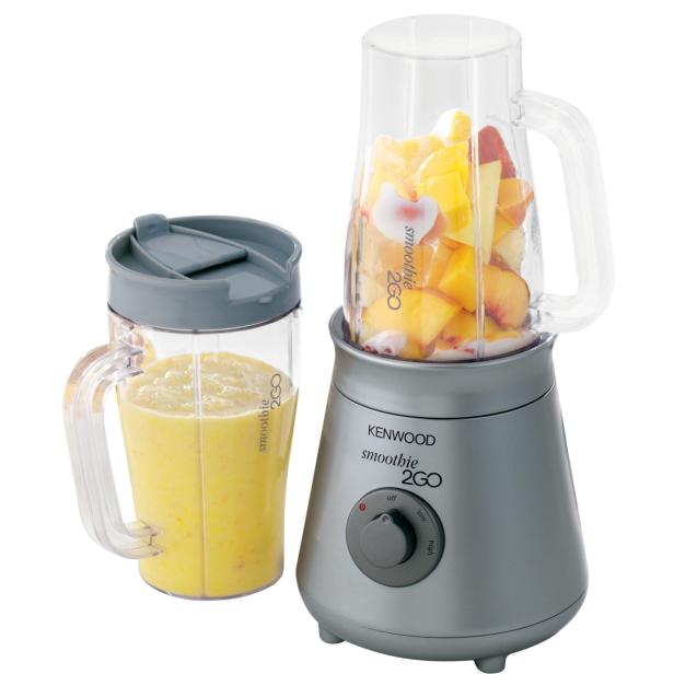 Der Kenwood Smoothie 2GO SB055 ermöglicht fruchtige Erfrischung samt Vitaminkick für unterwegs. Egal ob frische Vitaminshakes, cremige Früchtecocktails oder coole Drinks – der Kenwood Smoothie 2GO mixt die richtige Mischung Spaß, Wellness und Lifestyle für unterwegs oder zu Hause.