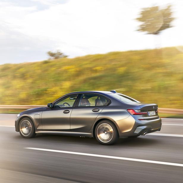 Der Plug-in-Hybrid 330e von BMW