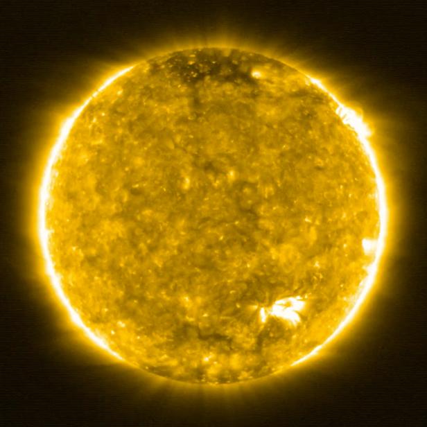 Erste Aufnahme des Solar Orbiters von der Sonne. Die Sonnenkorona ist als heller Lichtring sichtbar