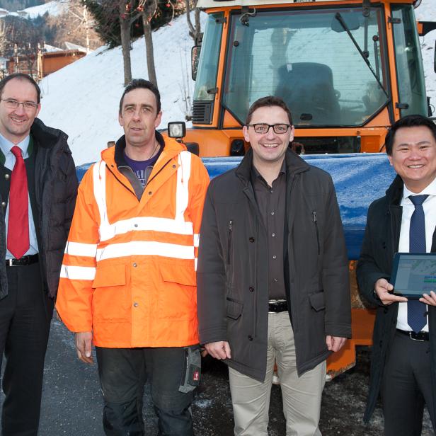 Gemeinsam mit der Firma CEplus setzte die Telekom Austria Group eine ihrer neuen Fuhrparklösungen in Gries am Brenner um: Christian Meschnik (CEplus), Reinhard Reiter (Gemeinde Gries am Brenner), Karl Mühlsteiger (Bürgermeister der Gemeinde Gries am Brenner), Phat Huynh (Telekom Austria Group).