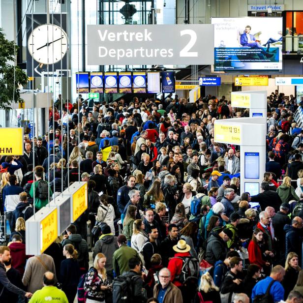 Flights at Schiphol cancelled or delayed