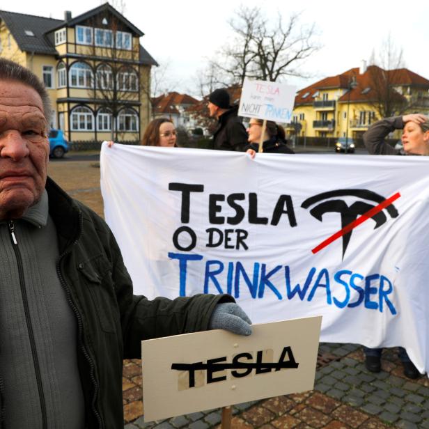 FILE PHOTO: Demonstrators hold anti-Tesla posters during a protest against plans by U.S. electric vehicle pioneer Tesla to build its first European factory and design center near Berli