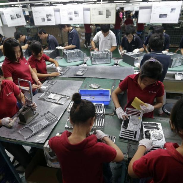 Arbeiter in einer Foxconn-Fabrik in Wuhan, China