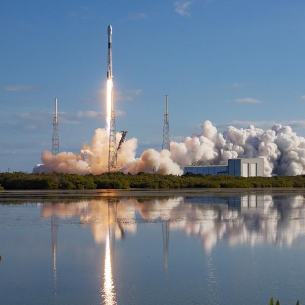 SpaceX startet weitere Starlink-Satelliten.