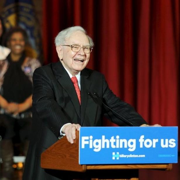 Warren Buffet unterstützt Hillary Clinton im US-Präsidentschaftswahlkampf und Apple an der Börse