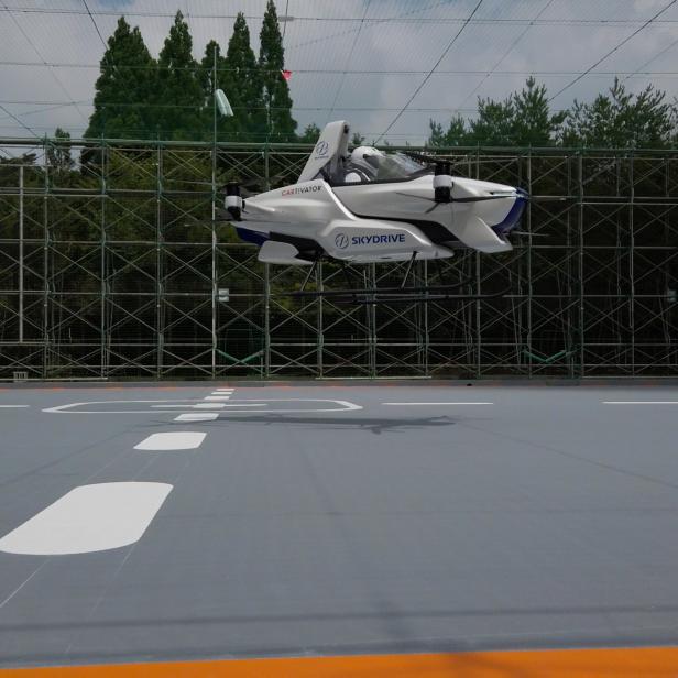 Das bemannte Flugauto SD-03 während eines Testflugs auf dem Toyota-Testgelände in Toyota, Zentraljapan.