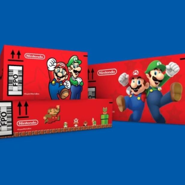 Drei rote Nintendo-Kartons mit Abbildungen von Mario und Luigi vor blauem Hintergrund.