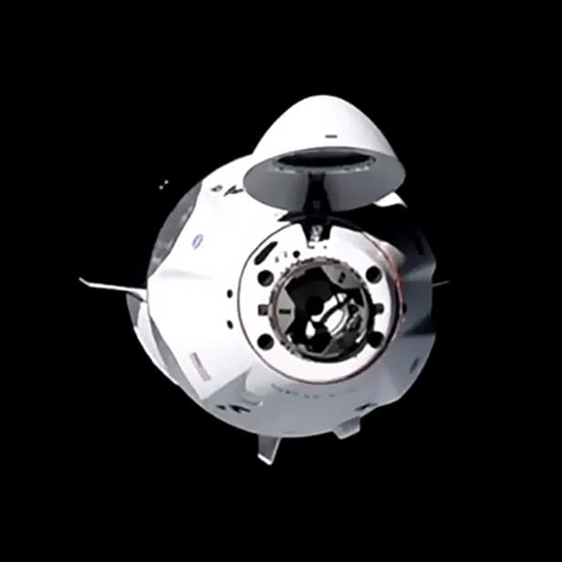 SpaceX Dragon before docking
