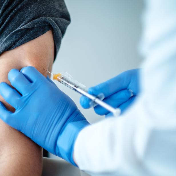Biontech und Pfizer liefern 200 Millionen Impfdosen gegen COVID-19 an die EU.