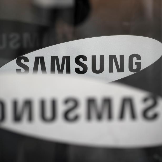 FILE PHOTO: The logo of Samsung Electronics is seen at its office building in Seoul