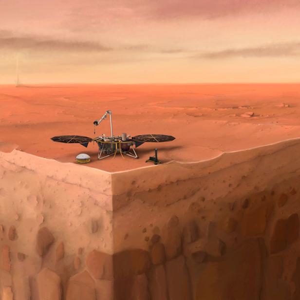 Der Marslander „InSight“ auf der Oberfläche des Mars vor einem orangefarbenen Himmel.