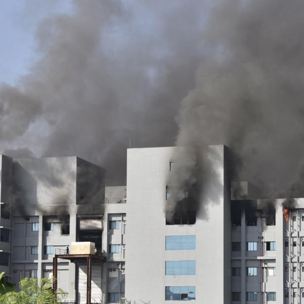 Feuer in der Einrichtung des Serum Institute of India in Pune, Indien.