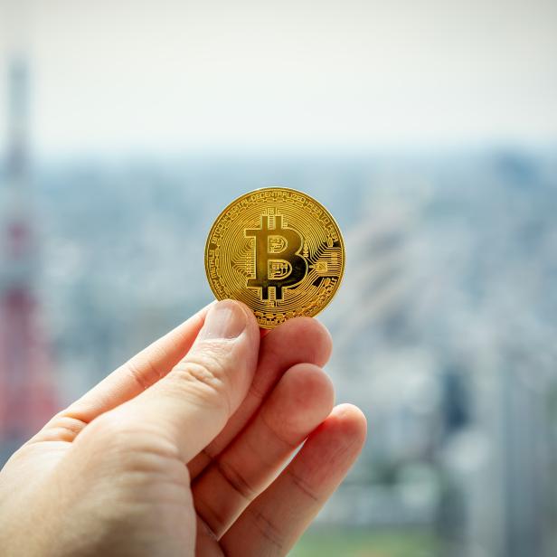 Holding bitcoin in Tokyo
