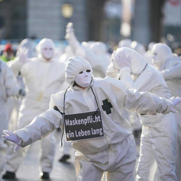 DEMONSTRATION GEGEN CORONA-MASSNAHMEN