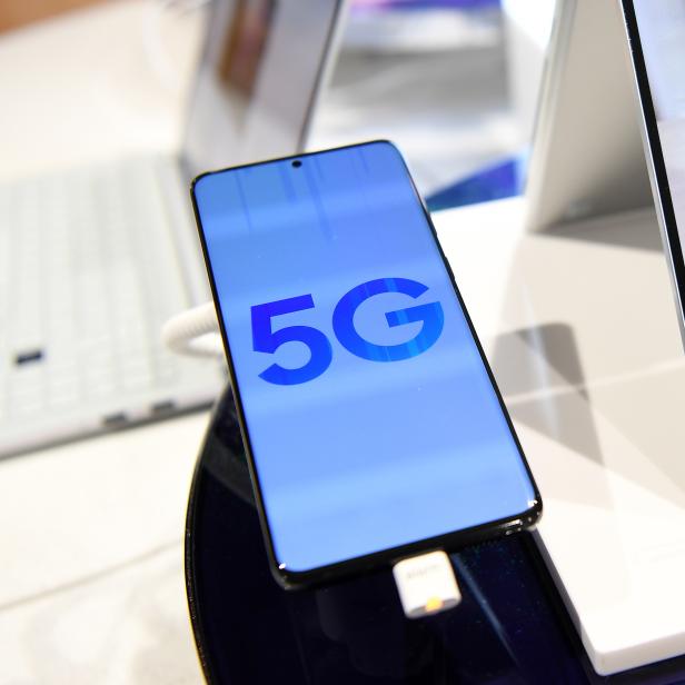 UK government blocks Huawei from UK 5G network