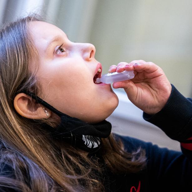 ++ THEMENBILD ++ CORONAVIRUS: GURGELTESTS AN SCHULEN