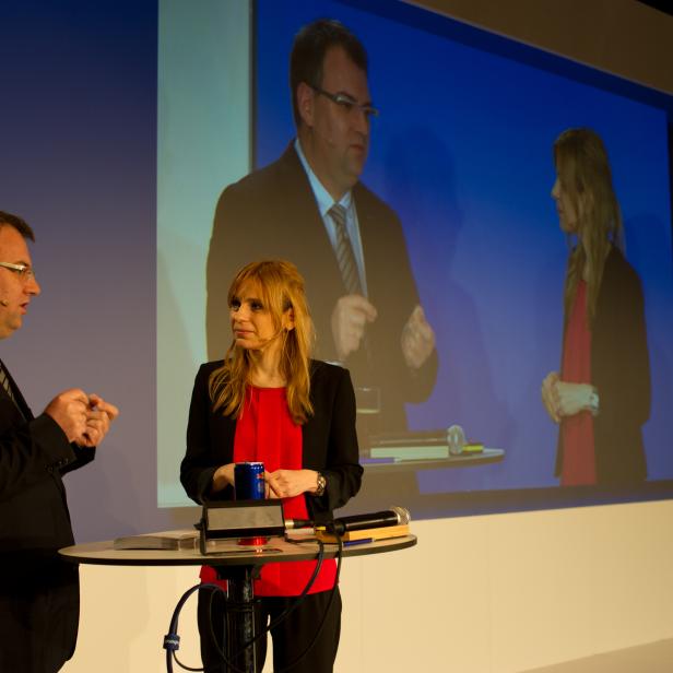 Helmut Fallmann, Gründer und Co-CEO von Fabasoft und Moderatorin Tanja Mairhofer beim egovday 2014.