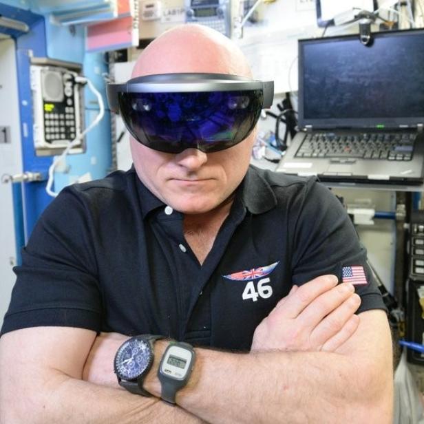 ISS-Astronaut Scott Kelly trägt eine Microsoft HoloLens