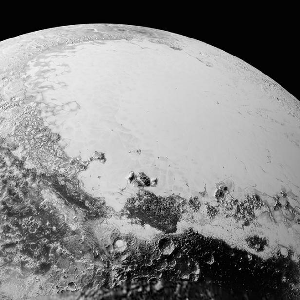 Detailaufnahme der Oberfläche des Planeten Pluto.