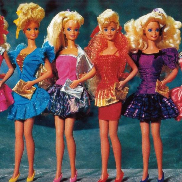 Schlank, rank - und immer mit High Heels: So kennen wir die Barbie-Puppen seit Jahrzehnten. Egal, ob als aufgebrezeltes Party-Girl oder als Astronautin auf dem Mond, die Puppe war überall mit dabei. Auf Stöckelschuhen versteht sich.