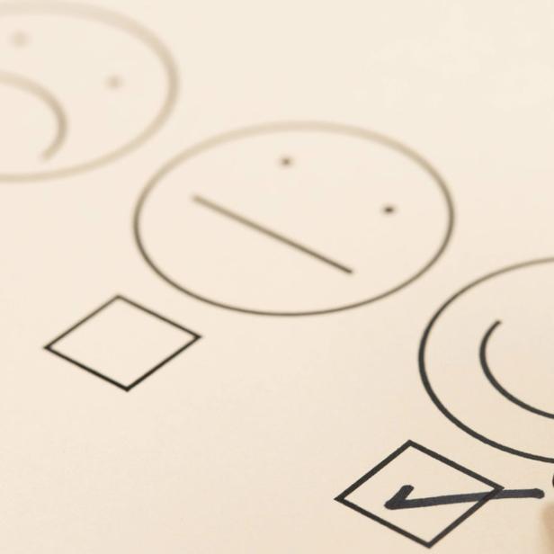 Ein Fragebogen, bei dem ein positives Feedback angekreuzt wird.
