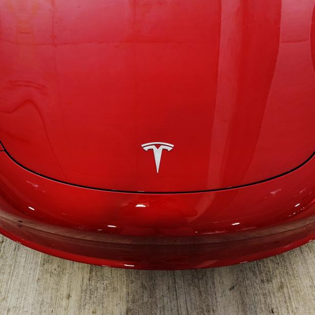 US-CHINA-RESTRICTIONS-TESLA-USE-FOR-MILITARY-AND-STATE-EMPLOYEES