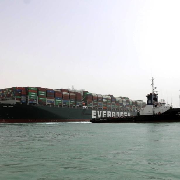 Suez Canal navigation is temporarily suspended