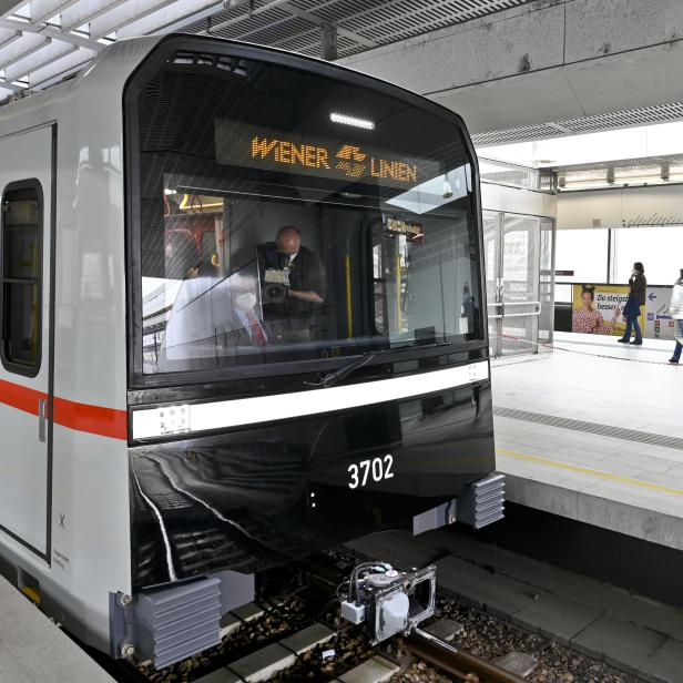 ERSTE U-BAHN-TESTFAHRT MIT DEM X-WAGEN