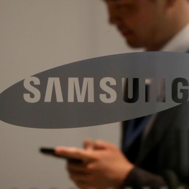 FILE PHOTO: The logo of Samsung Electronics is seen at its office building in Seoul