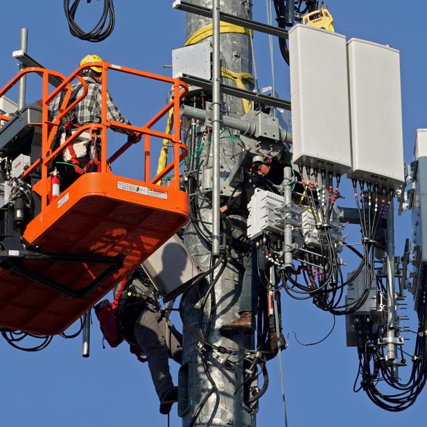 FILE PHOTO: A contract crew from Verizon installs 5G equipment on a tower in Orem