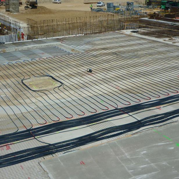 Die Leitungsschlangen des Geothermie-Systems unter dem Wiener Hauptbahnhof während der Bauarbeiten