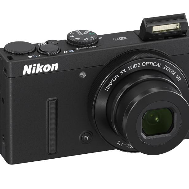 1. Preis: Die Nikon Coolpix P340 verfügt über ein lichtstarkes Objektiv mit optischem 5-fach-Zoom. Mit einer Lichtstärke von 1:1,8 in Weitwinkelstellung ist es optimal abgestimmt auf den großen, rückwärtig belichteten 1/1,7-Zoll-CMOS-Bildsensor.