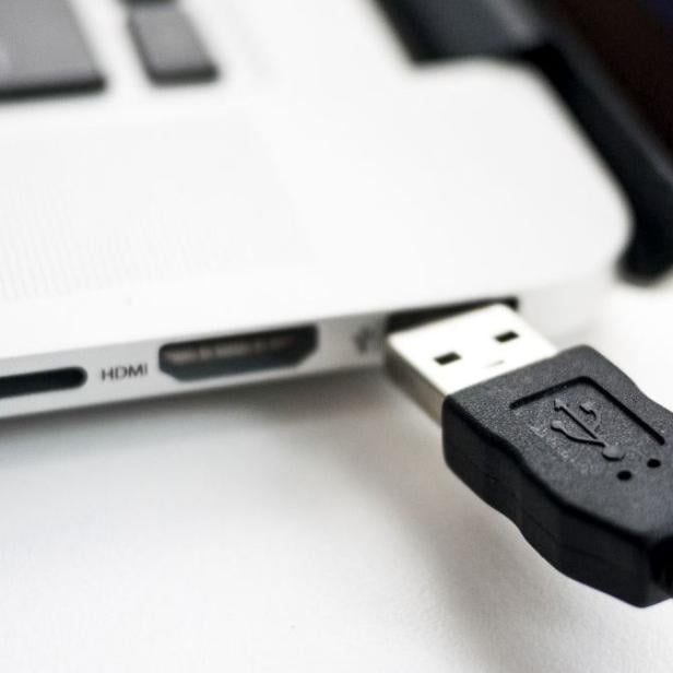 Mit Schadsoftware infizierte USB-Geräte können jede Menge Schaden anrichten