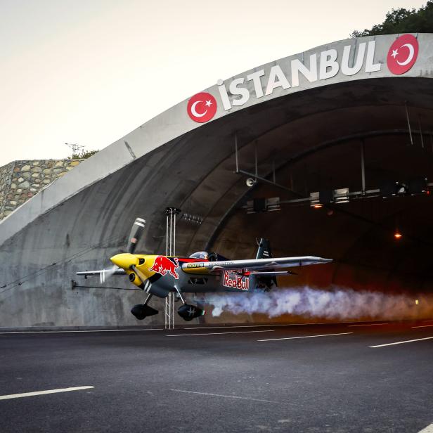 Dario Costa Tunnel Pass flight in Istanbul