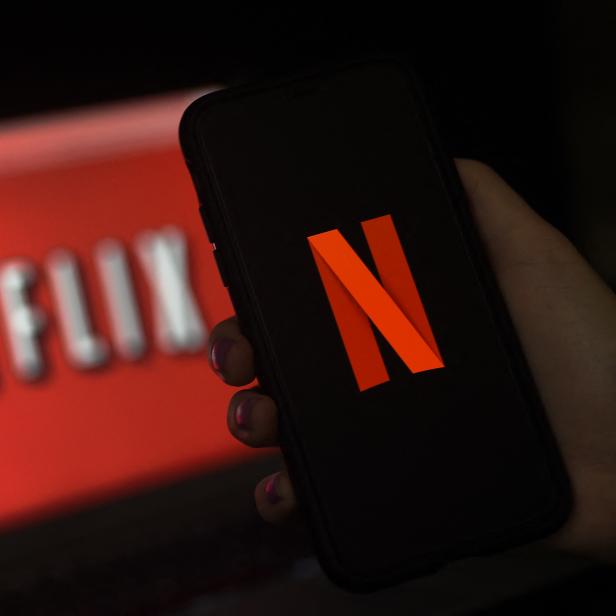 FILES-US-NETFLIX-STOCKS-TRADING-TELEVISION