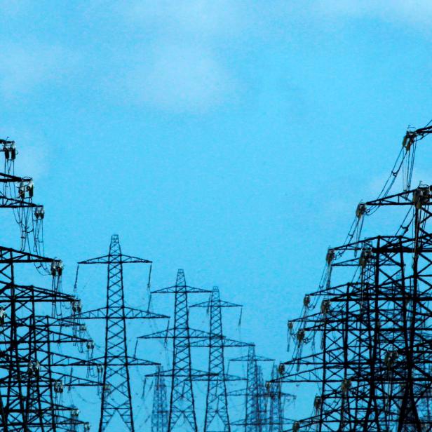 FILE PHOTO: Power lines and pylons stretch out from Dungeness nuclear power station