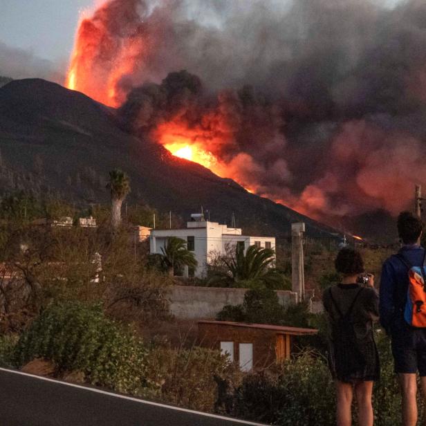 Cumbre Vieja Volcano continues in eruption