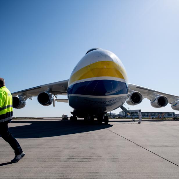 Cargo plane dispatched from China brings 8 million face masks to Germany