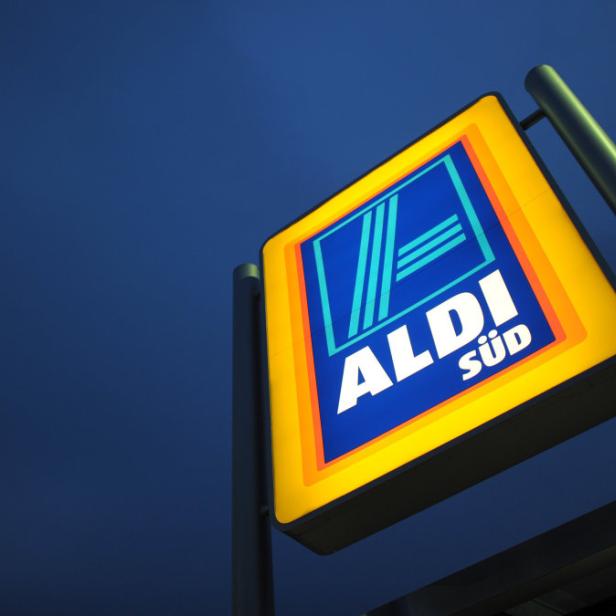 Firmenschild vor einer Aldi-Filiale