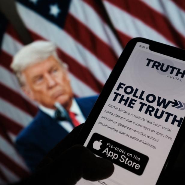 Twitter hat Donald Trump gesperrt, also will er ein Konkurrenzunternehmen aufbauen. Die Social Media Plattform soll &quot;Truth Social&quot; heißen.