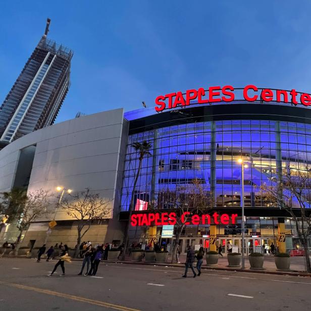 FILE PHOTO: NBA: Chicago Bulls at Los Angeles Lakers