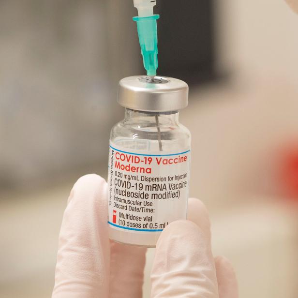 COVID-19-Impfung im Impfzentrum in Zürich.