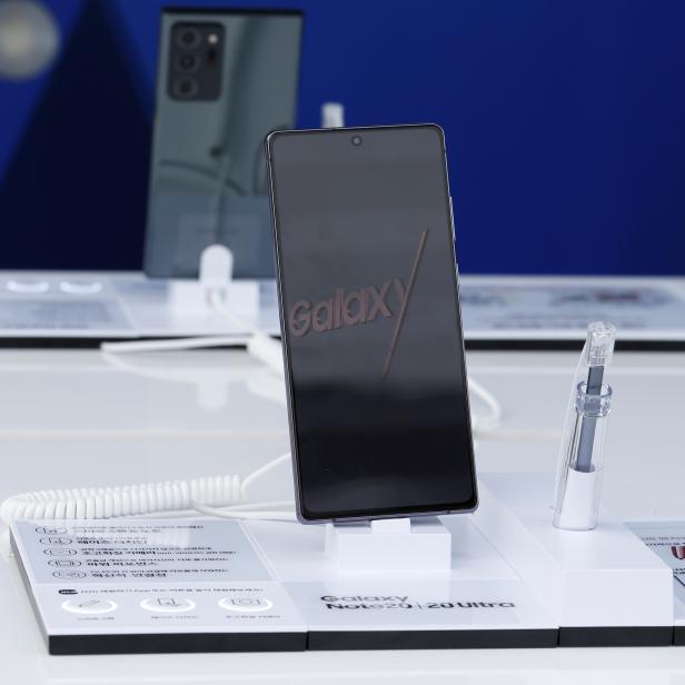 FILE PHOTO: Samsung Electronic's Galaxy Note 20 smartphone is seen on a display during a driving-through event for purchasers in Seoul