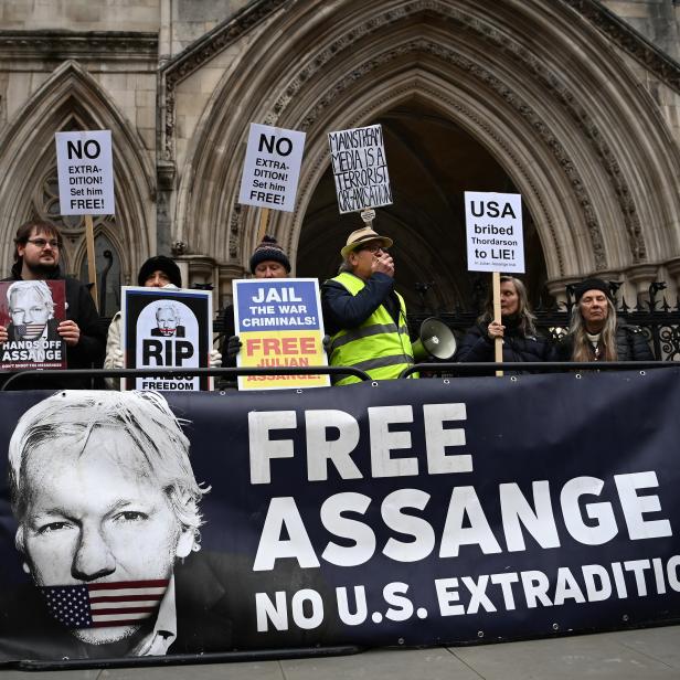 Wikileaks founder Julian Assange wins right to ask Supreme Court hear his case against US extradition