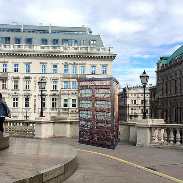 Das Hotel Sacher und die Wiener Staatsoper in Wien, Österreich.