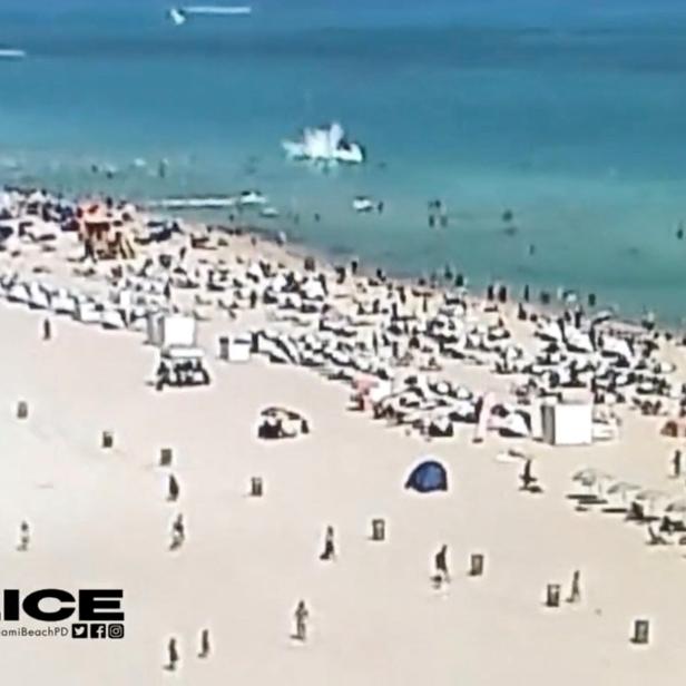 Helicopter crashes into water off Miami Beach